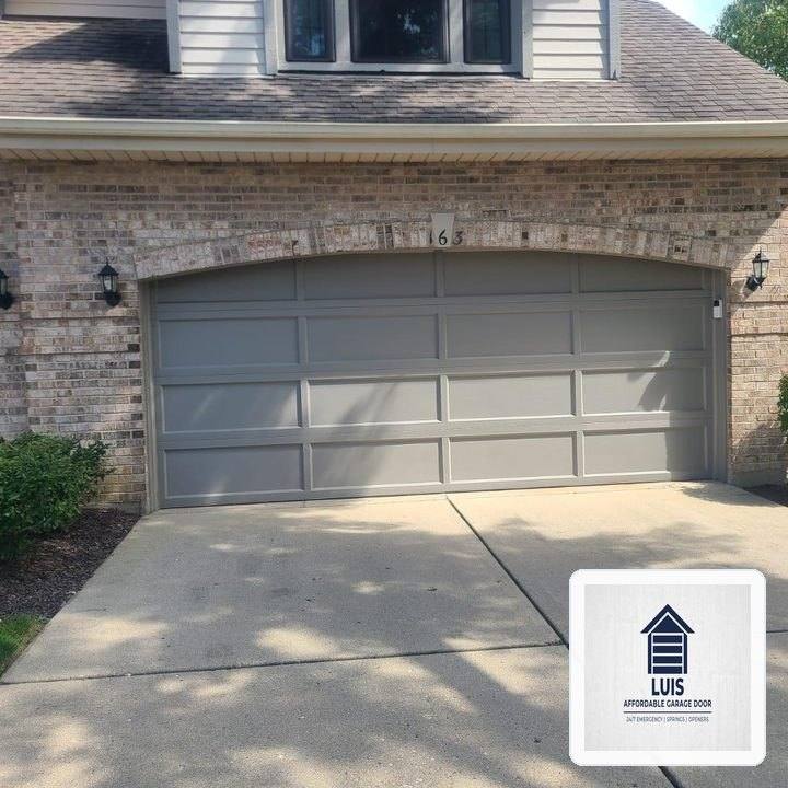 Luis Affordable Garage Door Dispatch in Vernon Hills (Libertyville Area): Heavy-Duty EPDM Perimeter & Bottom Seal Weatherproofing - Vernon Hills, IL